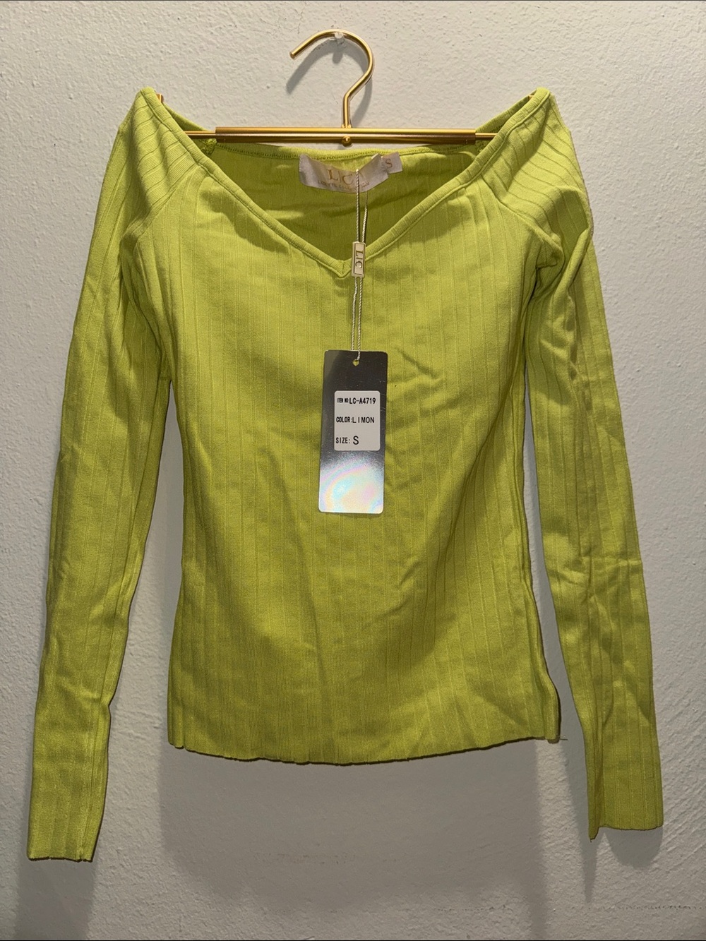V-Neck Ribbed Long Sleeve Top in Lime - Size S